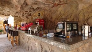 Caves Beach Resort Bar Am Pool 300x169