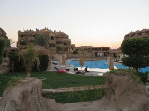 Caves Beach Resort Steinzeit 300x225