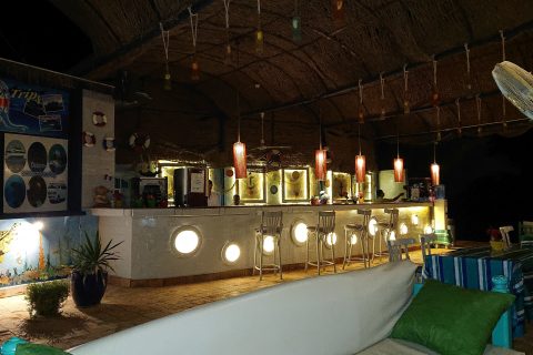 Lotus Bay Beach Resort Bei Nacht 480x320
