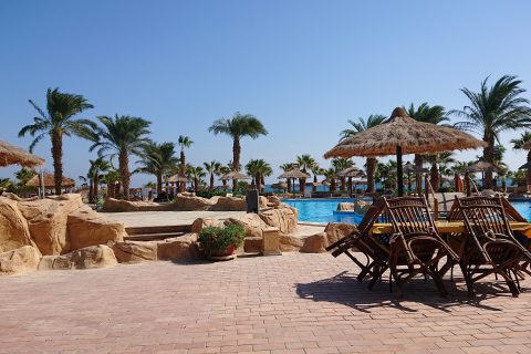 Lotus Bay Beach Resort Poolbar 480x320