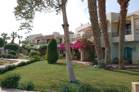 Lotus Bay Beach Resort Zum Strand 480x320