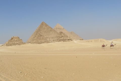 Kamel reiten bei den Pyramiden in Kairo